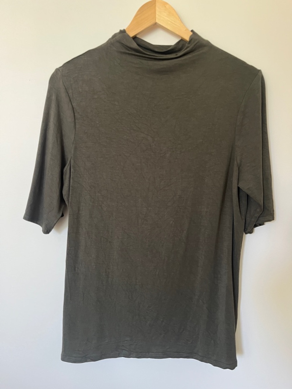 le château Short Sleeve Mock Neck Shirt - Olive